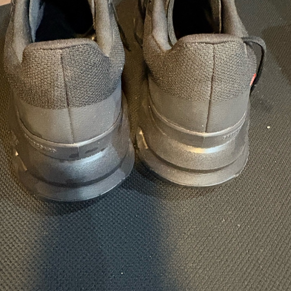 Men’s size 9 On Cloud in new condition